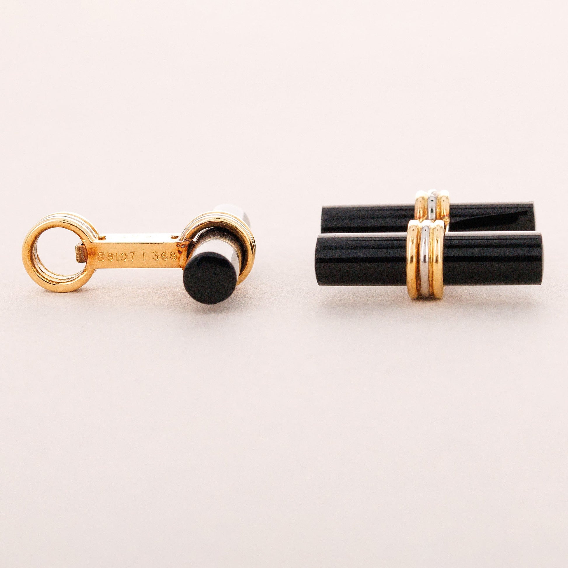 Van Cleef & Arpels Yellow and White Gold Cufflinks with Onyx Bars (Objet)