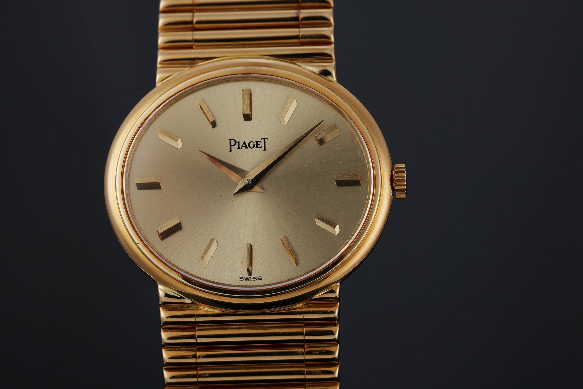 Unworn Piaget Vintage Wristwatch | REF. 9802 G 1 | Gold Dial  - 3D Numerals | 27mm | 18k Yellow Gold | Manual Wind | 1981