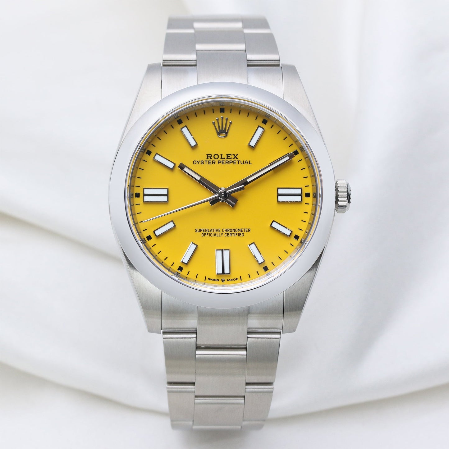 Unworn Rolex Oyster Perpetual 41 | Yellow dial | REF. 124300 | Stainless Steel | Box & Papers | 2021