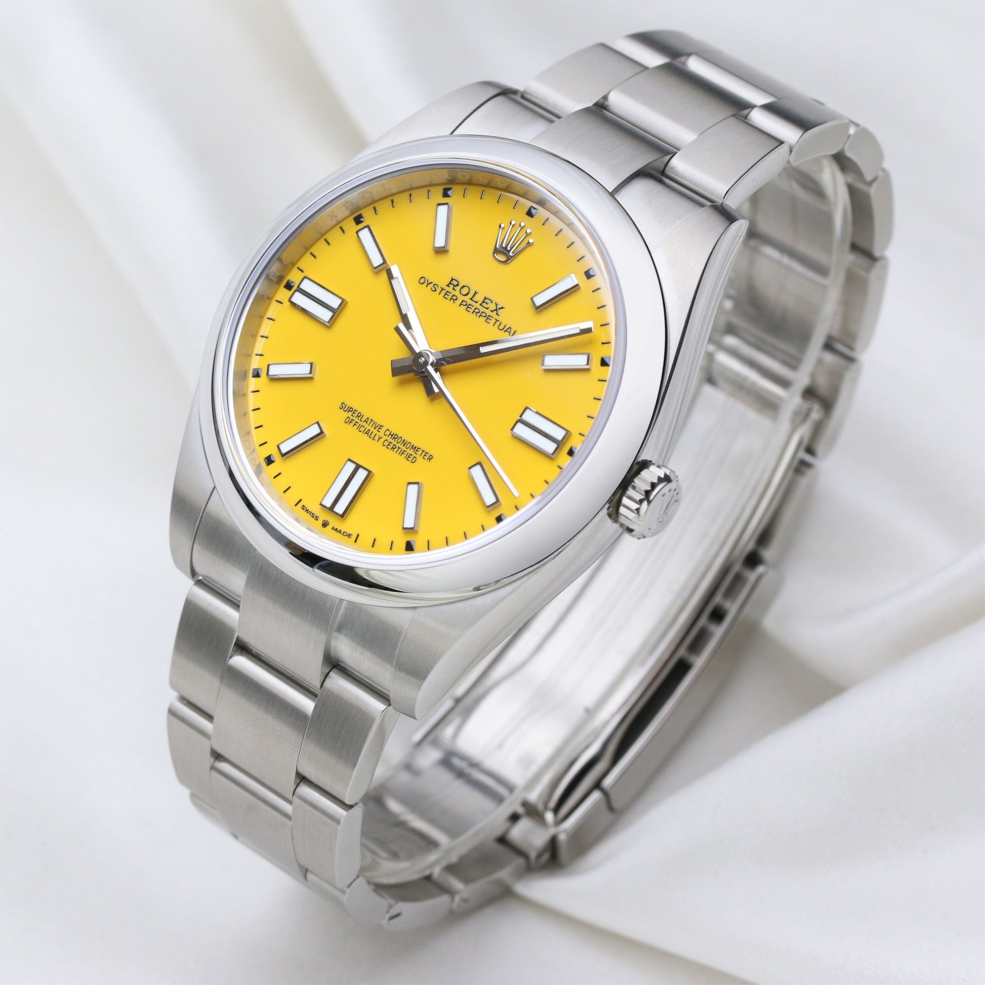 Unworn Rolex Oyster Perpetual 41 | Yellow dial | REF. 124300 | Stainless Steel | Box & Papers | 2021