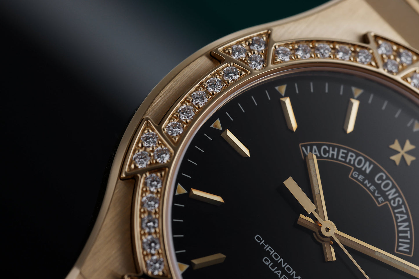 Vacheron Constantin Overseas | REF. 72540/423J-8 | Black Dial & Diamond Bezel | 18k Yellow Gold | 37mm