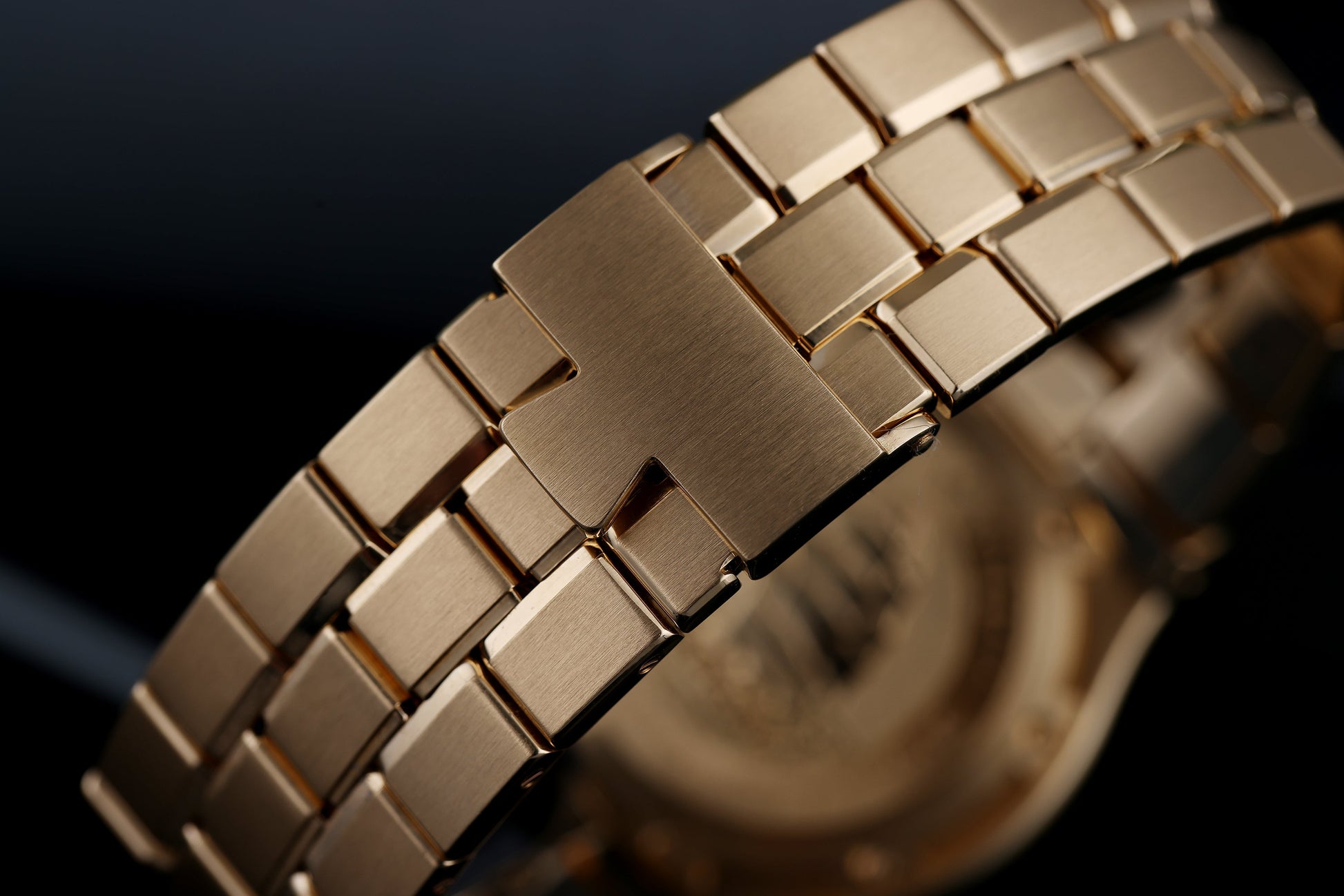 Vacheron Constantin Overseas | REF. 72540/423J-8 | Black Dial & Diamond Bezel | 18k Yellow Gold | 37mm