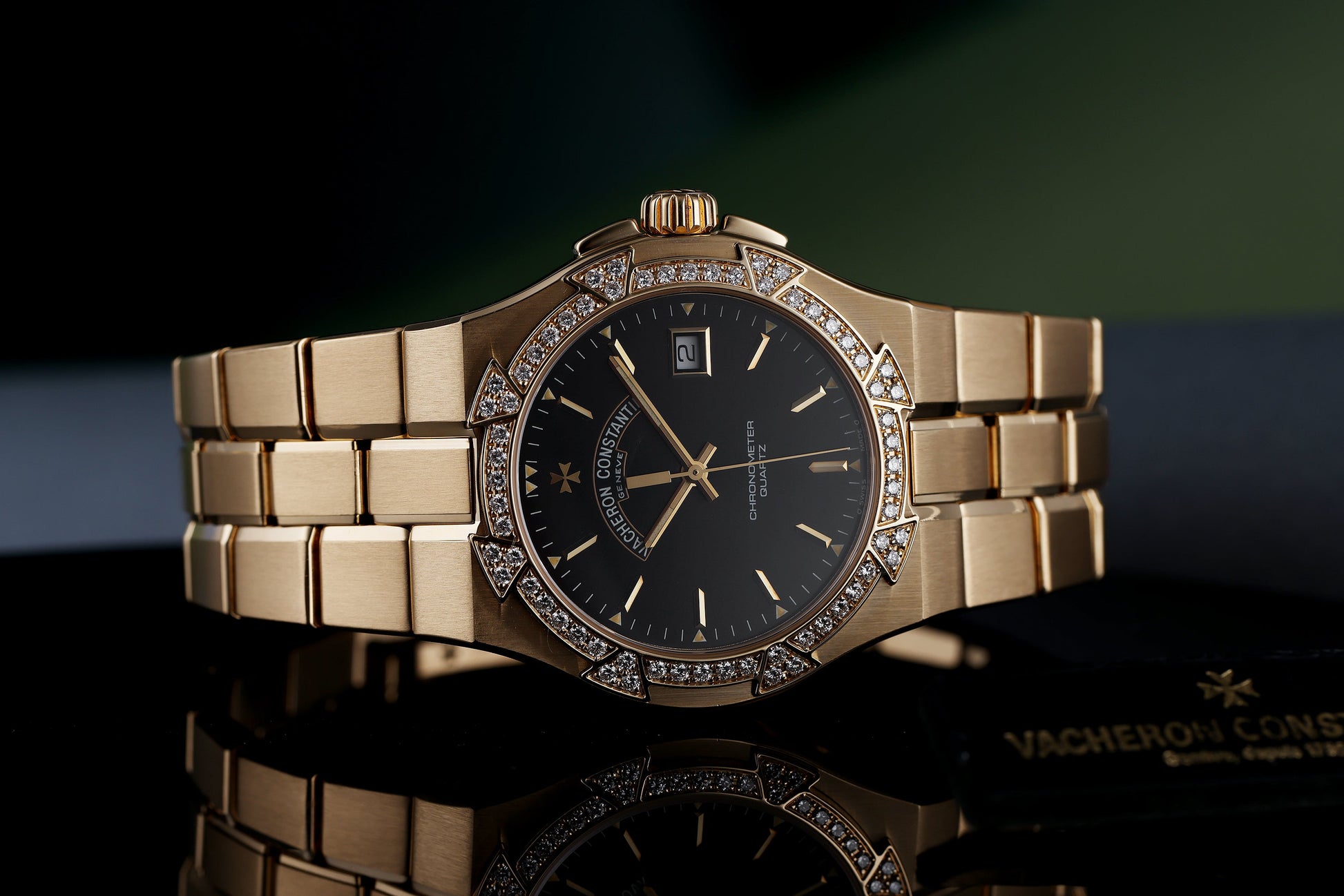 Vacheron Constantin Overseas | REF. 72540/423J-8 | Black Dial & Diamond Bezel | 18k Yellow Gold | 37mm